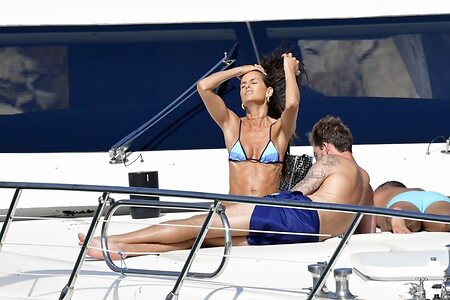 Izabel Goulart leaked photo #350