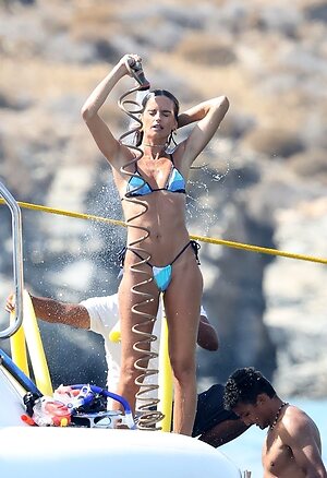 Izabel Goulart leaked photo #354