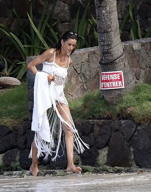 Izabel Goulart leaked photo #368
