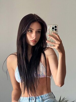Izabell.tv leaked photo #35