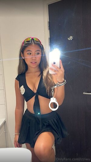 izziwu leaked photo #2
