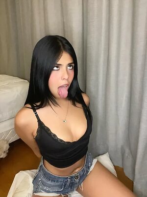 Izzyclaire leaked photo #2