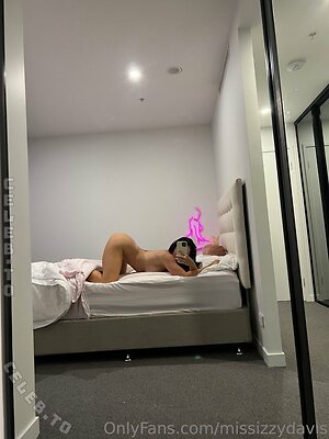 Izzyisveryspicy Nude Leaked Photo #5