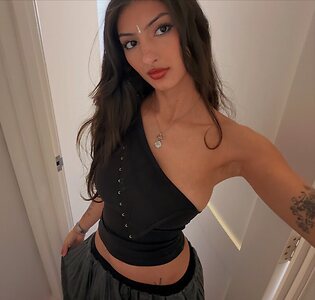 Jade Goveas leaked photo #3