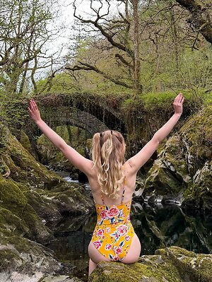 Jade Lloyd leaked photo #9