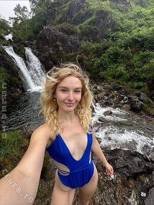 Jade Lloyd leaked photo #33