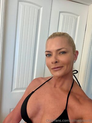 Jaime Pressly leaked photo #24