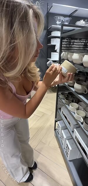 Janaajolie leaked photo #55