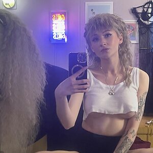 Janet Devlin leaked photo #12