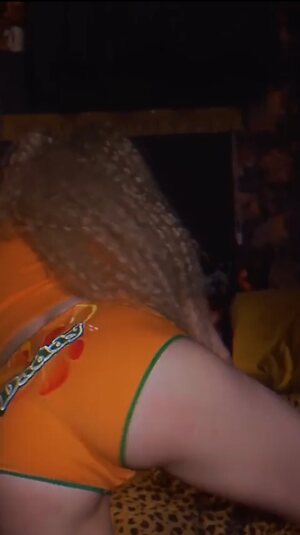 Janet Devlin leaked photo #15