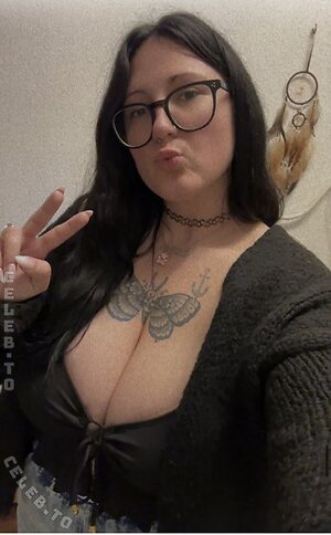 Janine_392 More Nude Photos