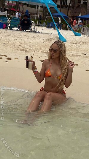 Jasmine Sanders photo