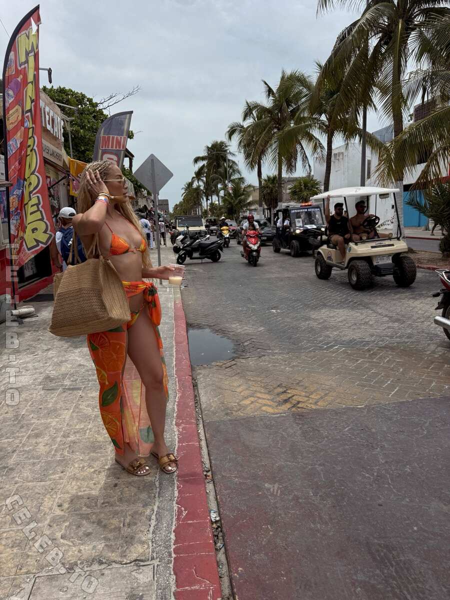 Jasmine Sanders photo