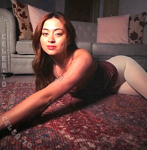 Jasmine Thompson Nude Photos