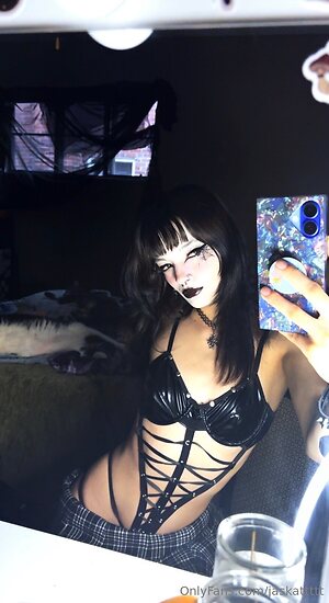 Jasmine Xavier leaked photo #4