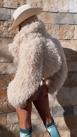 Jelena Karleusa Nude Leaked Photo #60
