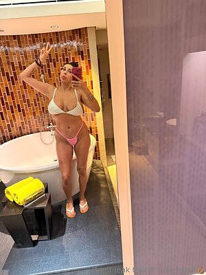 Jennelle Gordon Nude Leaked Photo #5
