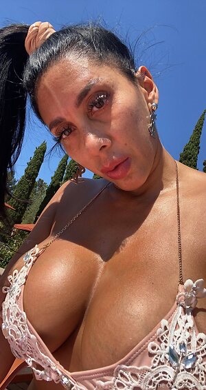 Jennelle Gordon Nude Leaked Photo #9