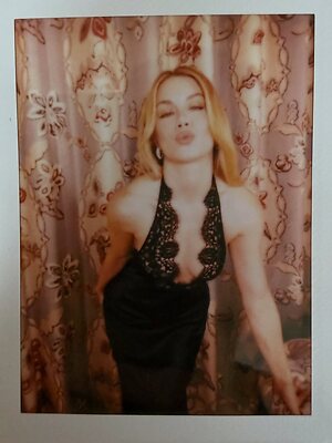 Jennifer Holland leaked photo #22