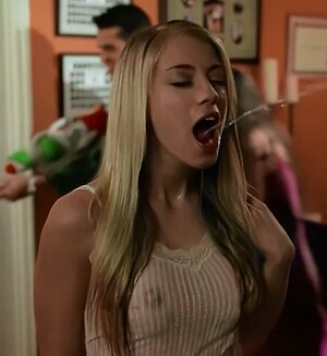 Jennifer Holland leaked photo #65