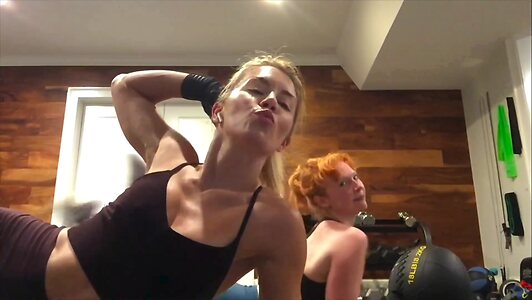 Jennifer Holland leaked photo #139