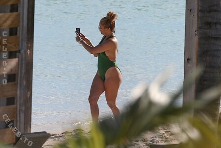Jennifer Lopez Nude Leaked Photo #3
