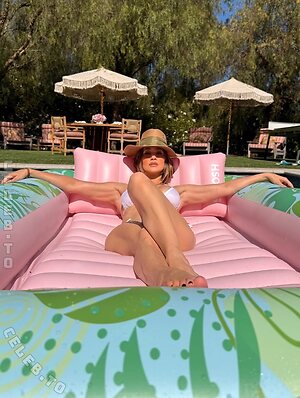 Jennifer Lopez photo