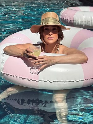 Jennifer Lopez photo