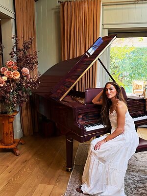 Jennifer Lopez leaked photo #279