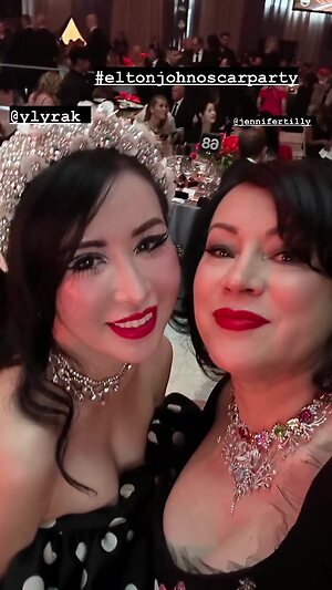 Jennifer Tilly leaked photo #18