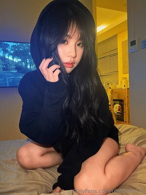 Jenny Hwang leaked photo #4