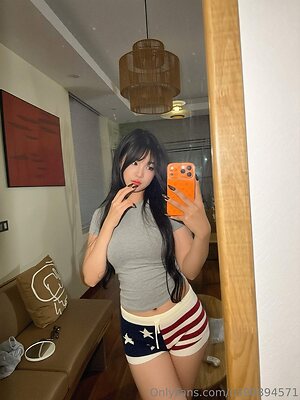 Jenny Hwang leaked photo #5