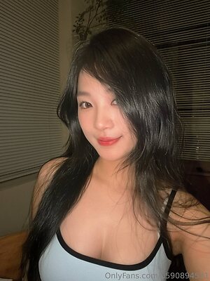 Jenny Hwang leaked photo #6