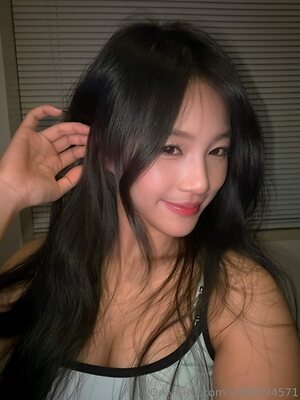 Jenny Hwang leaked photo #7