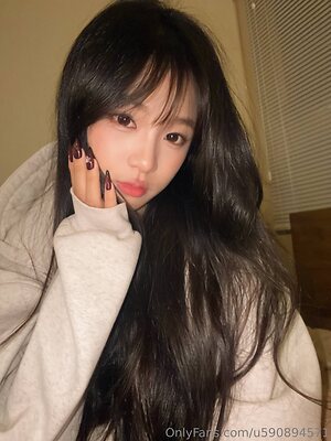 Jenny Hwang leaked photo #16