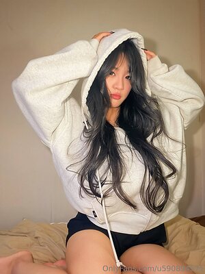 Jenny Hwang leaked photo #17