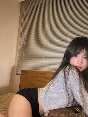 Jenny Hwang leaked photo #23