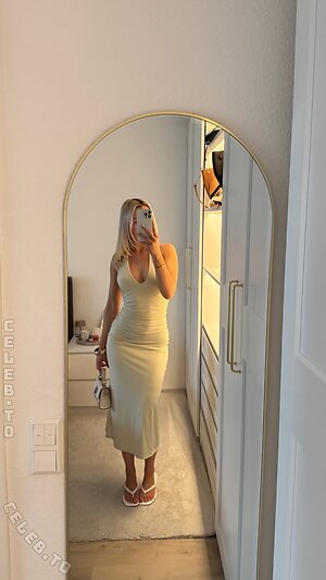 Jenny.lbx Nude Leaked Photo #17