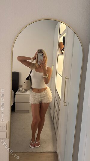 Jenny.lbx Nude Leaked Photo #18