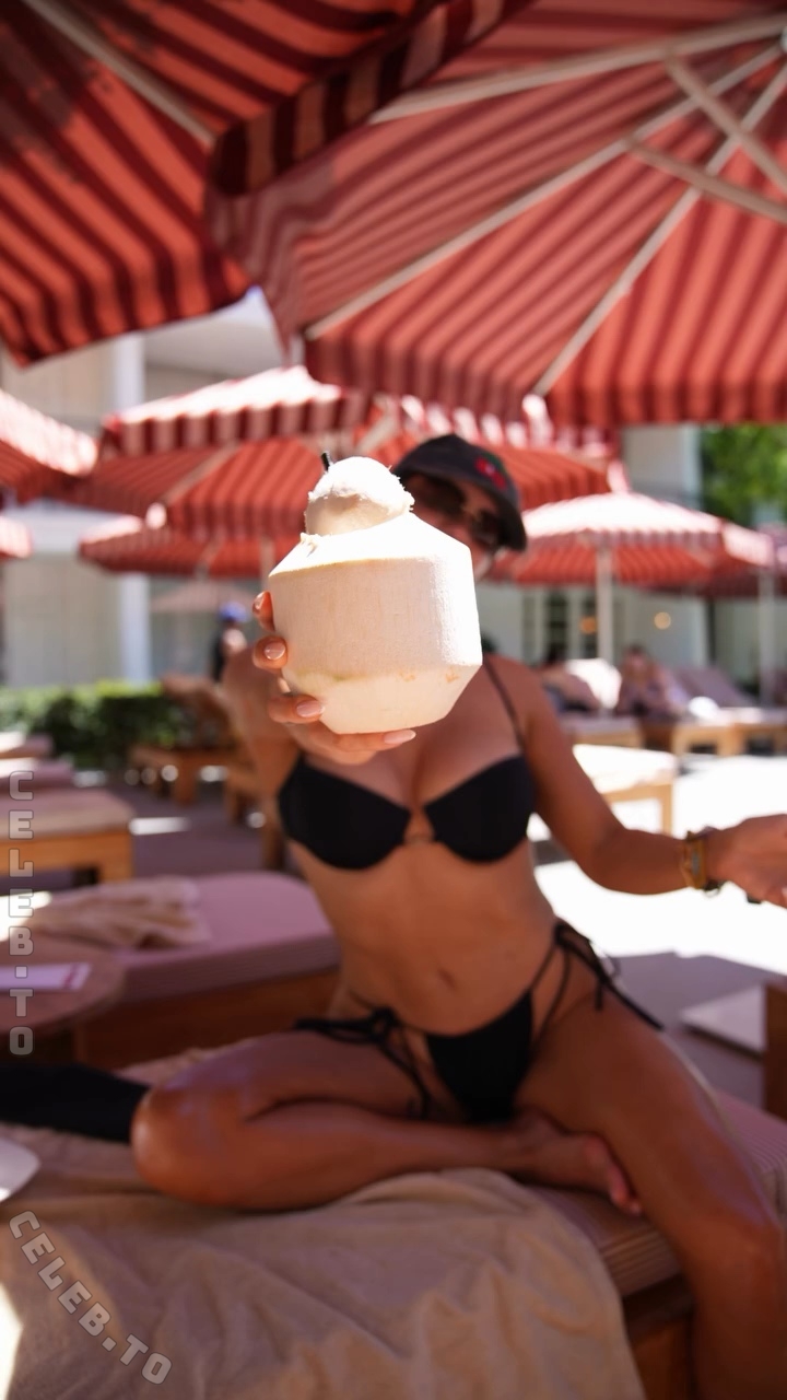 Jessica Paszka photo