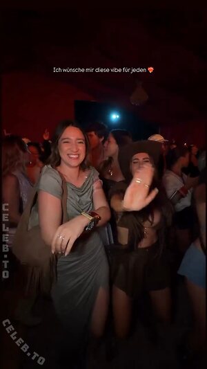 Jessica Paszka photo