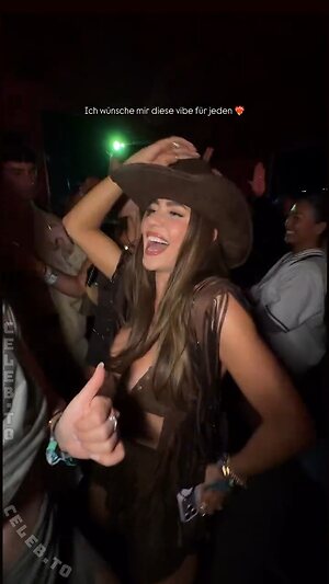 Jessica Paszka photo