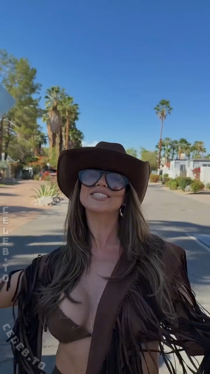 Jessica Paszka photo