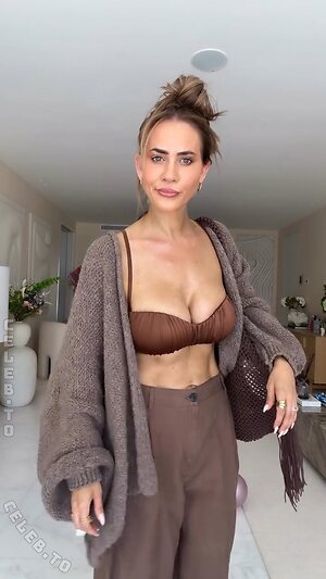 Jessica Paszka photo