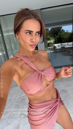 Jessica Paszka photo