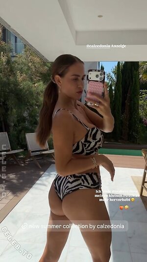 Jessica Paszka photo