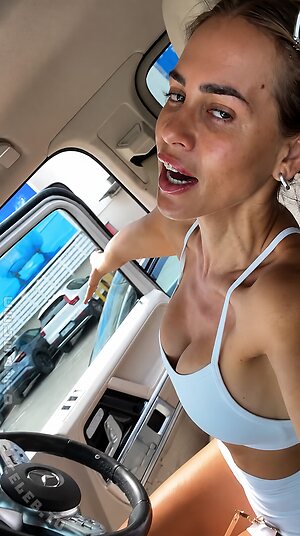 Jessica Paszka photo