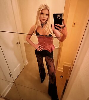 Jessica Simpson leaked photo #16
