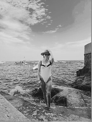 Jewel Staite leaked photo #24
