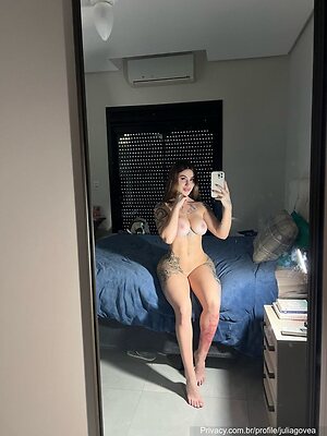 Júlia Gouvea leaked photo #25